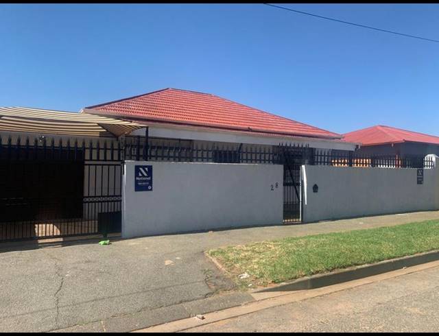 3 BEDROOM HOUSE FOR SALE IN NEWLANDS